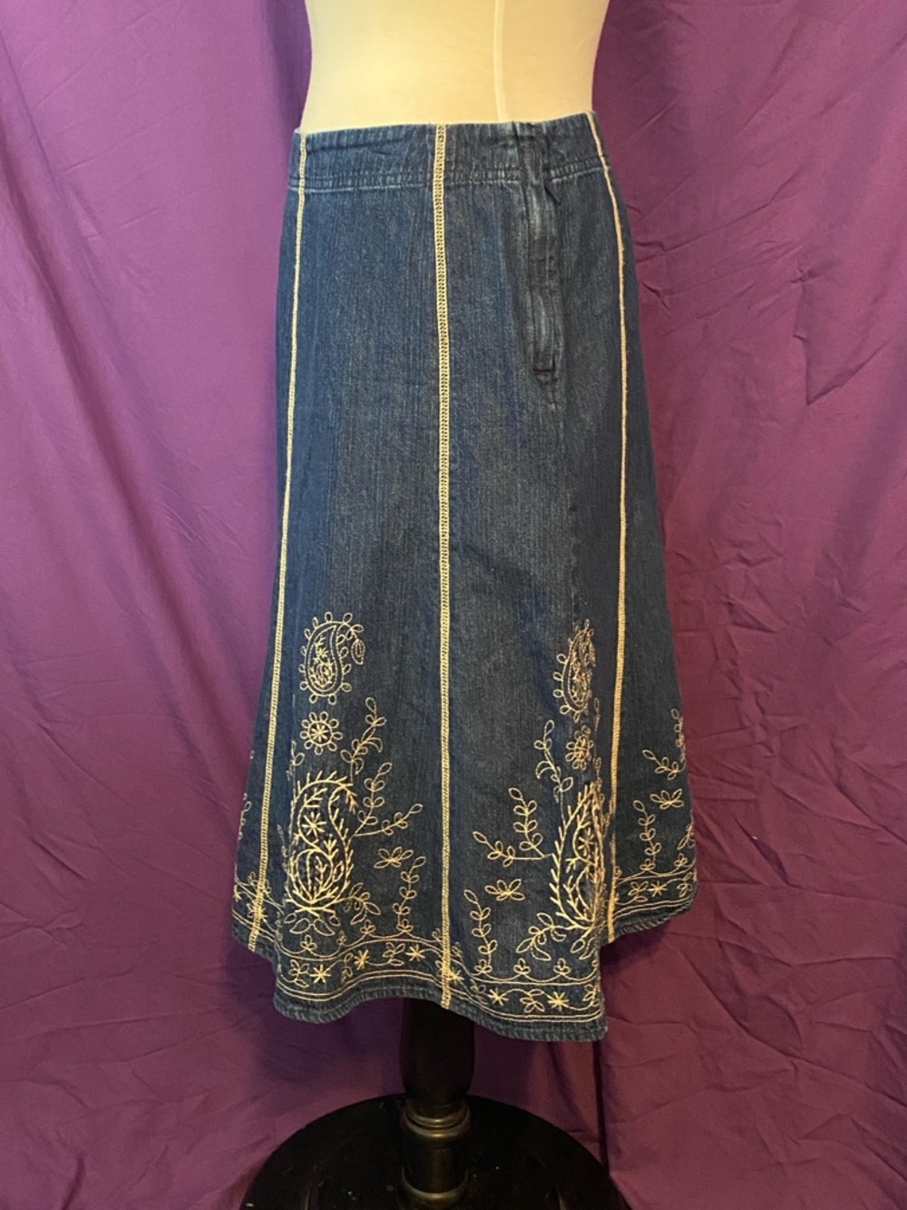 Vintage Y2K Liz Claiborne Blue Denim A-Line Skirt with Cream Embroidery. Size 6. - Picture 2 of 5